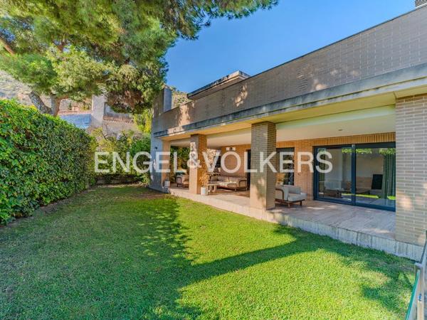 Casa independiente en avenida Albufereta