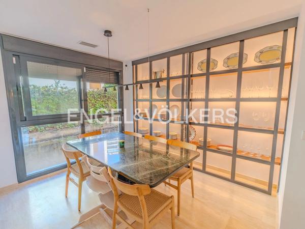 Casa independiente en avenida Albufereta