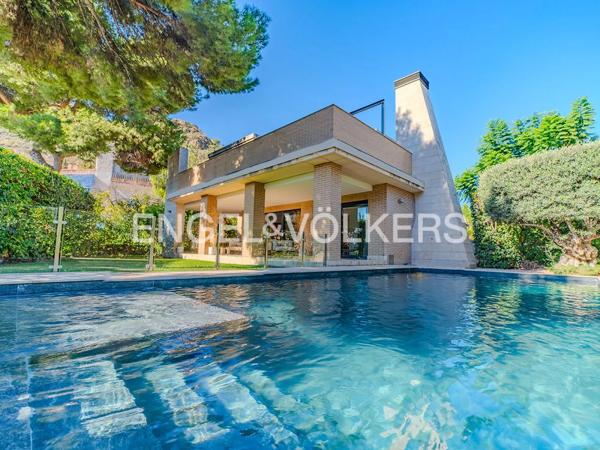 Casa independiente en avenida Albufereta