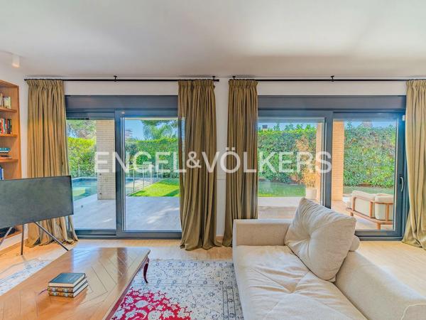 Casa independiente en avenida Albufereta