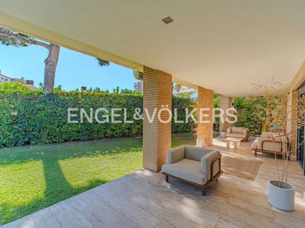 Casa independiente en avenida Albufereta