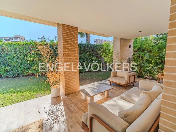 Casa independiente en avenida Albufereta