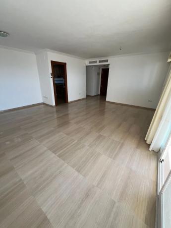 Piso en calle Corbeta