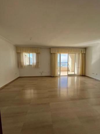 Piso en calle Corbeta