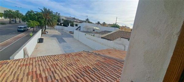 Casa independiente en avenida del Locutor Vicente Hipólito