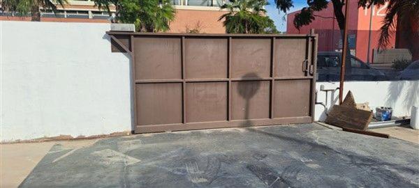 Casa independiente en avenida del Locutor Vicente Hipólito