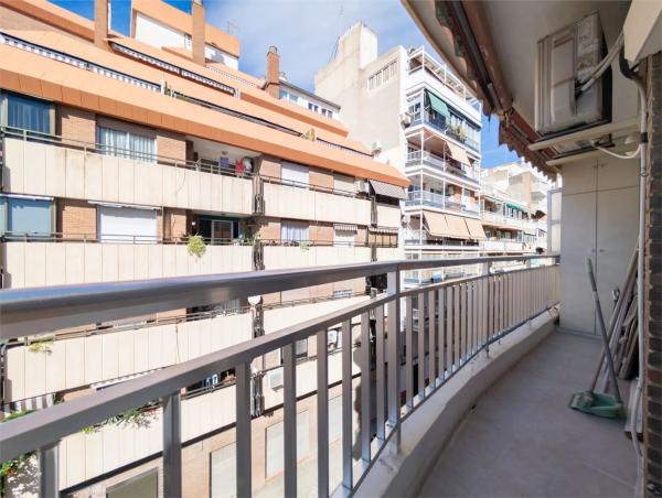 Piso en avenida de Dénia