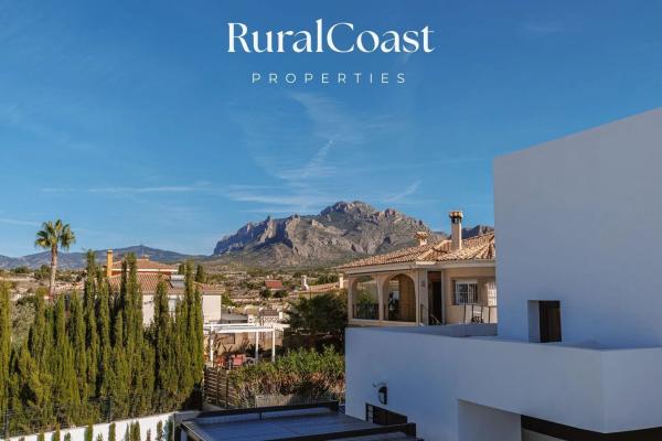 Chalet adosado en calle El Garrofer