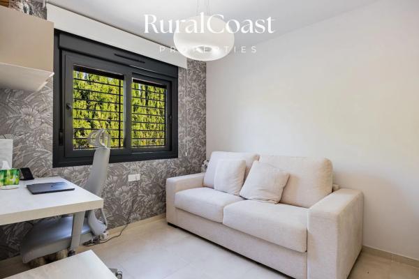 Chalet adosado en calle El Garrofer