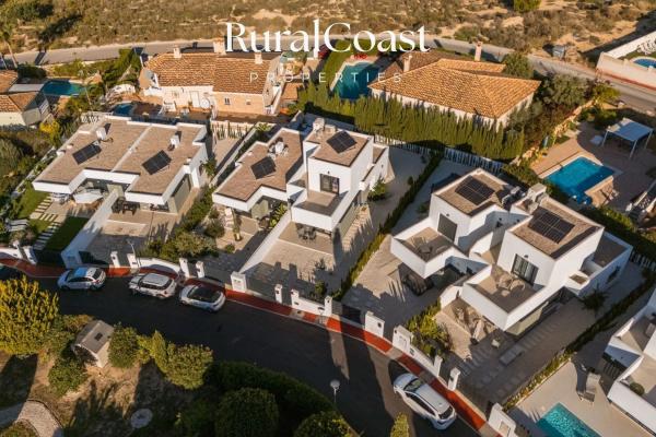 Chalet adosado en calle El Garrofer