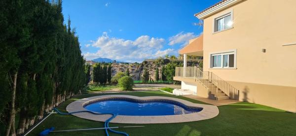 Casa independiente en calle Carrasqueta