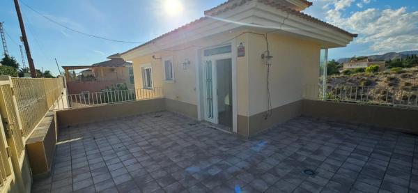 Casa independiente en calle Carrasqueta