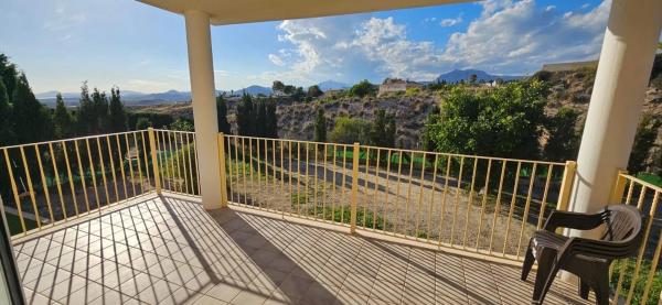 Casa independiente en calle Carrasqueta