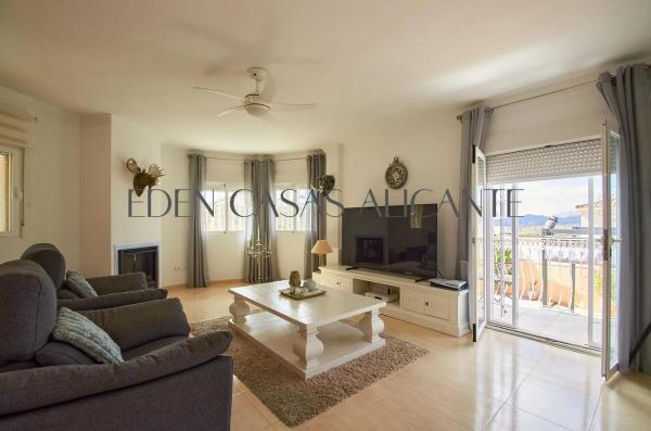 Casa independiente en calle el Ametler