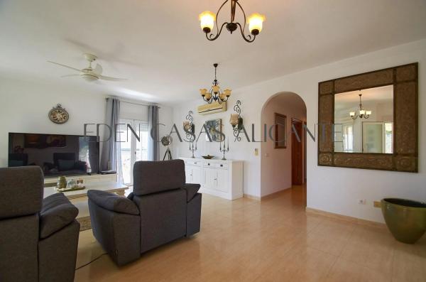 Casa independiente en calle el Ametler