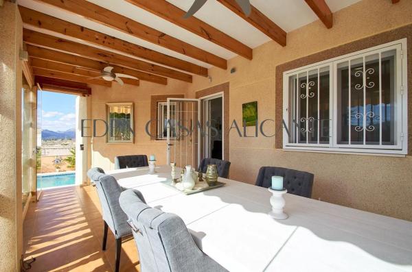 Casa independiente en calle el Ametler