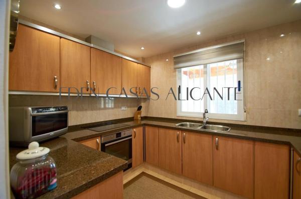 Casa independiente en calle el Ametler