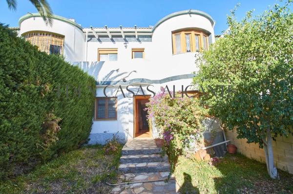 Chalet adosado en calle Vila Joiosa