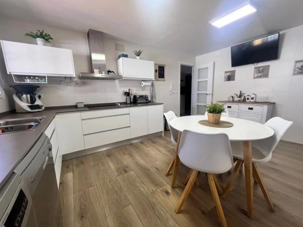 Chalet adosado en CL Pi Del