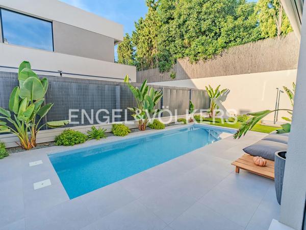 Chalet pareado en calle Alcalde Paco Seva, 3