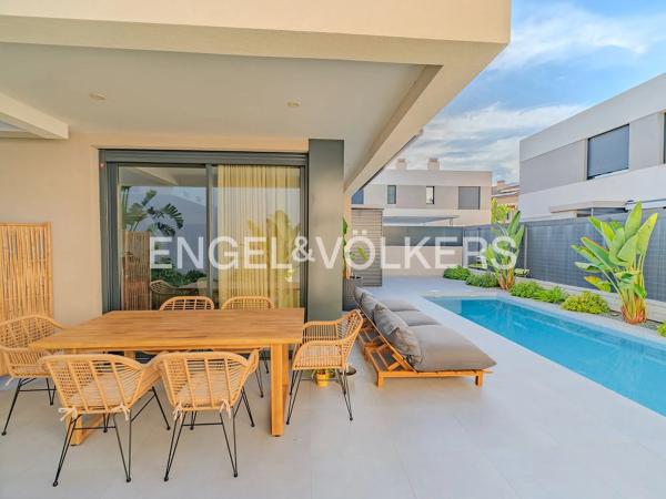 Chalet pareado en calle Alcalde Paco Seva, 3