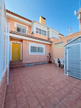 Chalet adosado en avenida de Creuetes