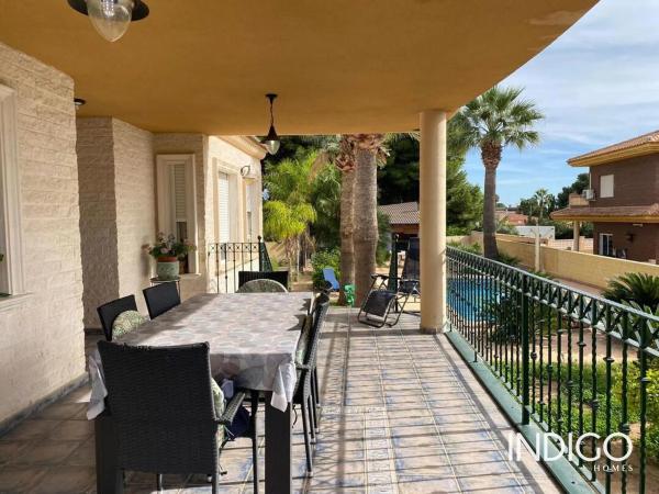 Casa independiente en calle Mestral