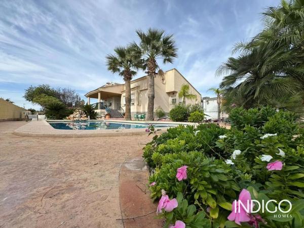 Casa independiente en calle Mestral