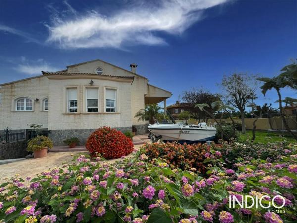 Casa independiente en calle Mestral