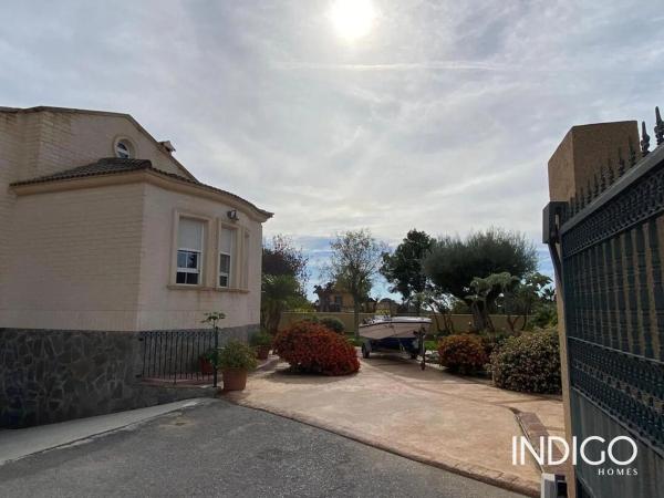 Casa independiente en calle Mestral