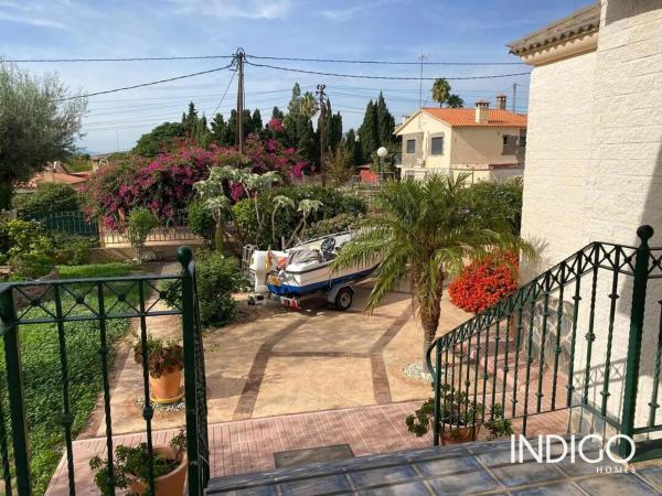 Casa independiente en calle Mestral