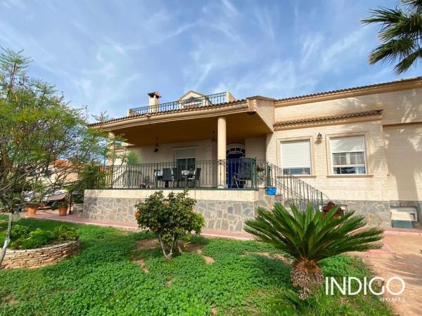 Casa independiente en calle Mestral