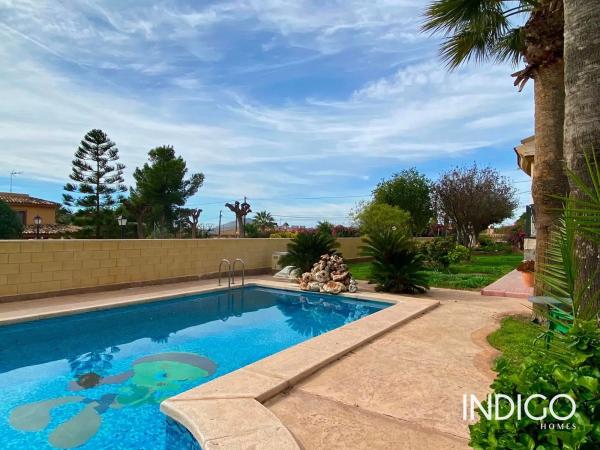 Casa independiente en calle Mestral
