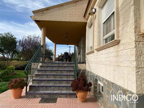 Casa independiente en calle Mestral