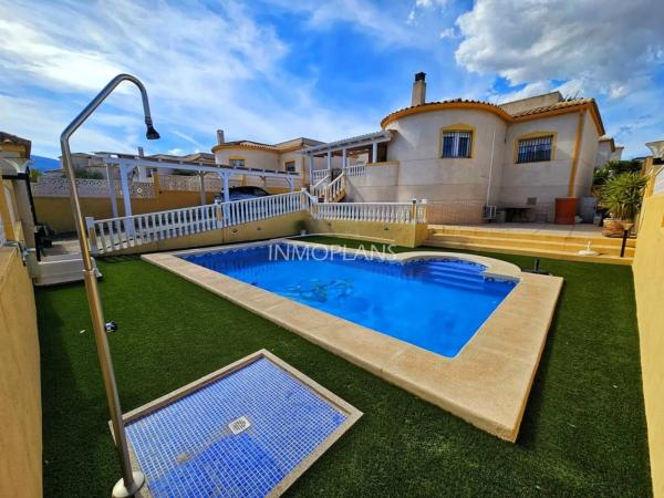 Casa independiente en calle Río Miño