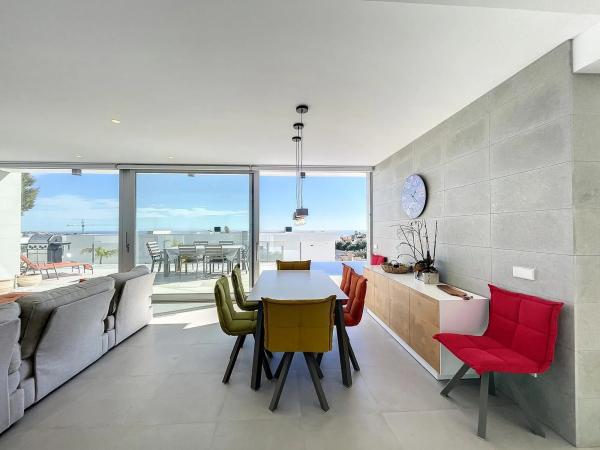 Casa independiente en calle Lirios