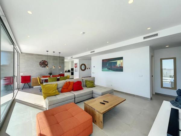 Casa independiente en calle Lirios