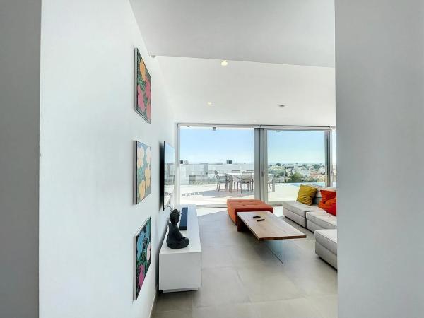 Casa independiente en calle Lirios