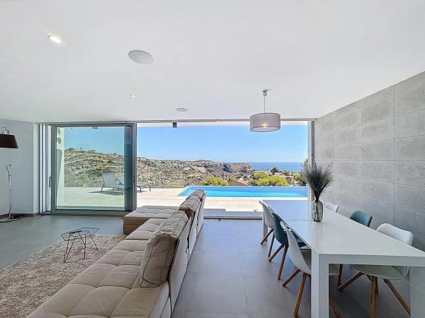 Casa independiente en calle Lirios