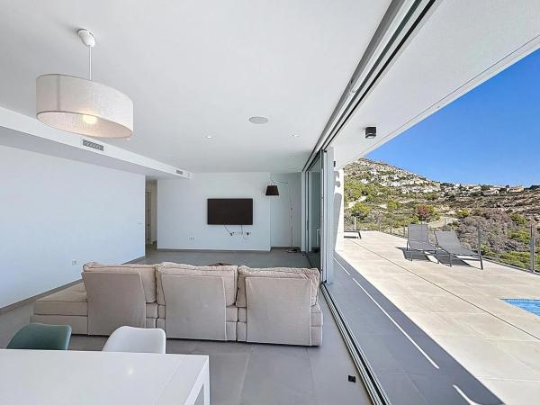 Casa independiente en calle Lirios