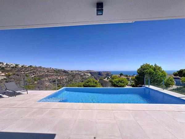 Casa independiente en calle Lirios