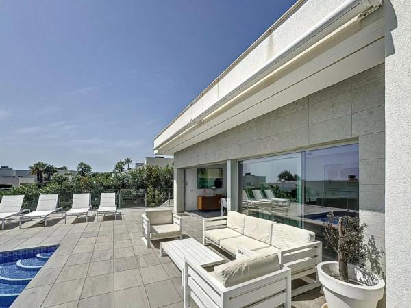 Casa independiente en calle Lirios