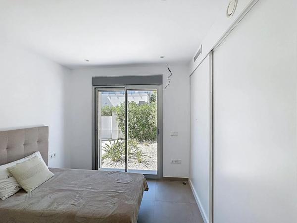 Casa independiente en calle Lirios