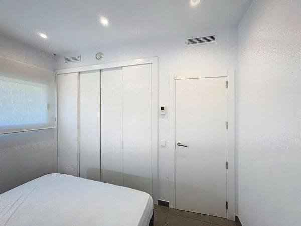 Casa independiente en calle Lirios