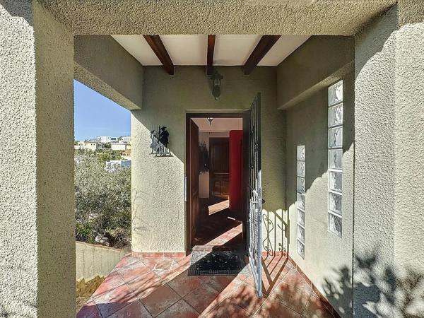 Casa independiente en calle Magnolias