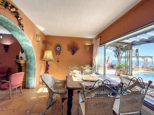 Casa independiente en calle Camelias