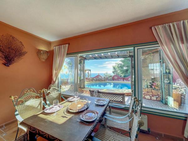 Casa independiente en calle Camelias