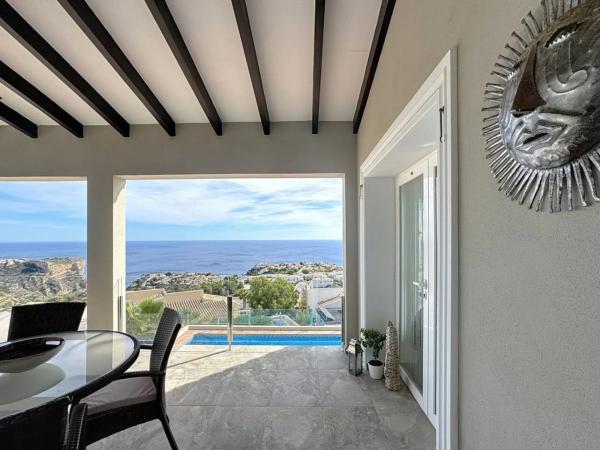 Chalet en calle Lirios, 43