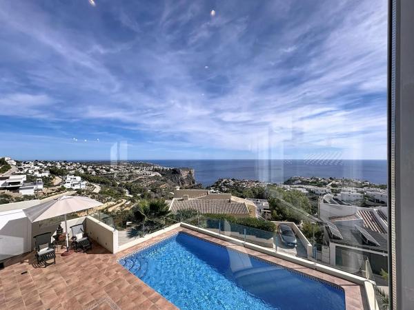 Chalet en calle Lirios, 43