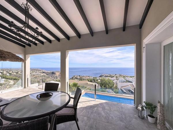 Chalet en calle Lirios, 43